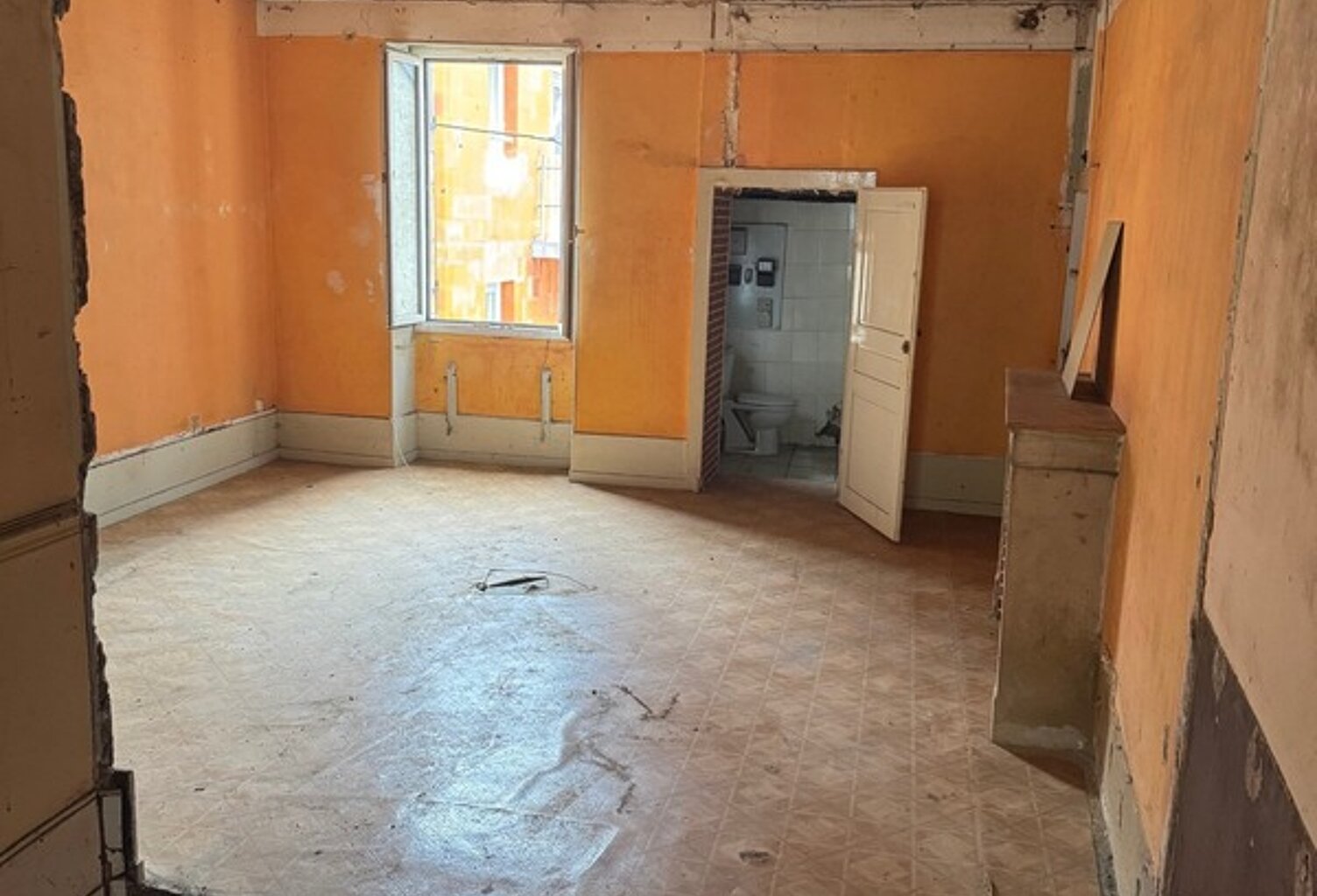 PLOMBIERES LES DIJON PLATEAU VIABILISE DE 38 M2 — photo 1