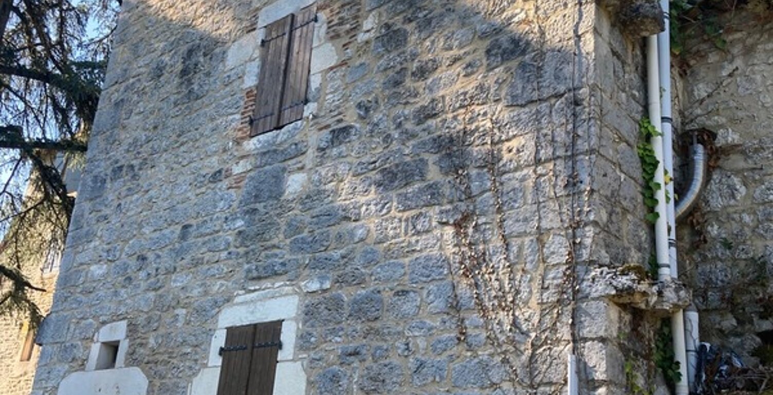 ANCIENNE  TOUR EN PIERRE à vendre 3 pièces BOUZIES (46) — photo 1