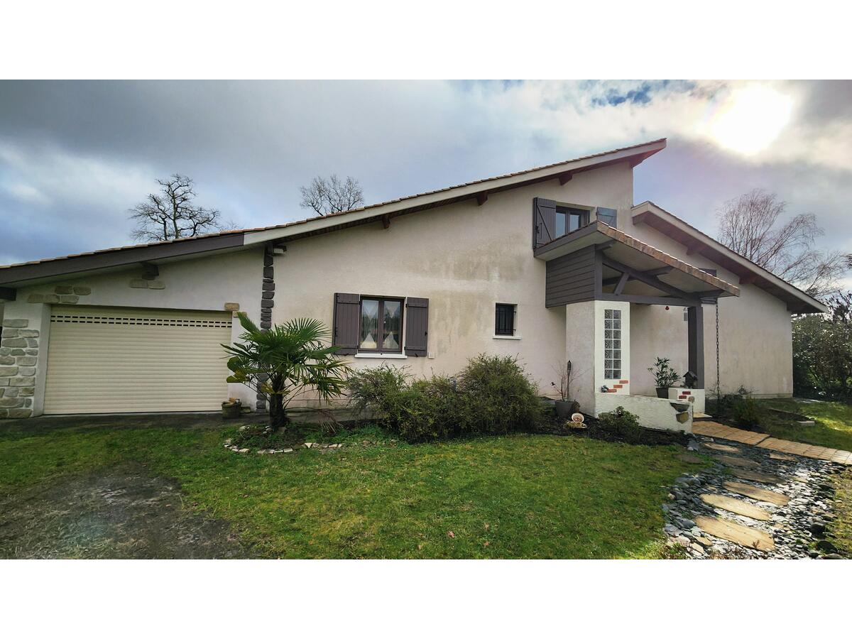 Villa / Maison  T6 à vendre Pian-Médoc (Le) 33290