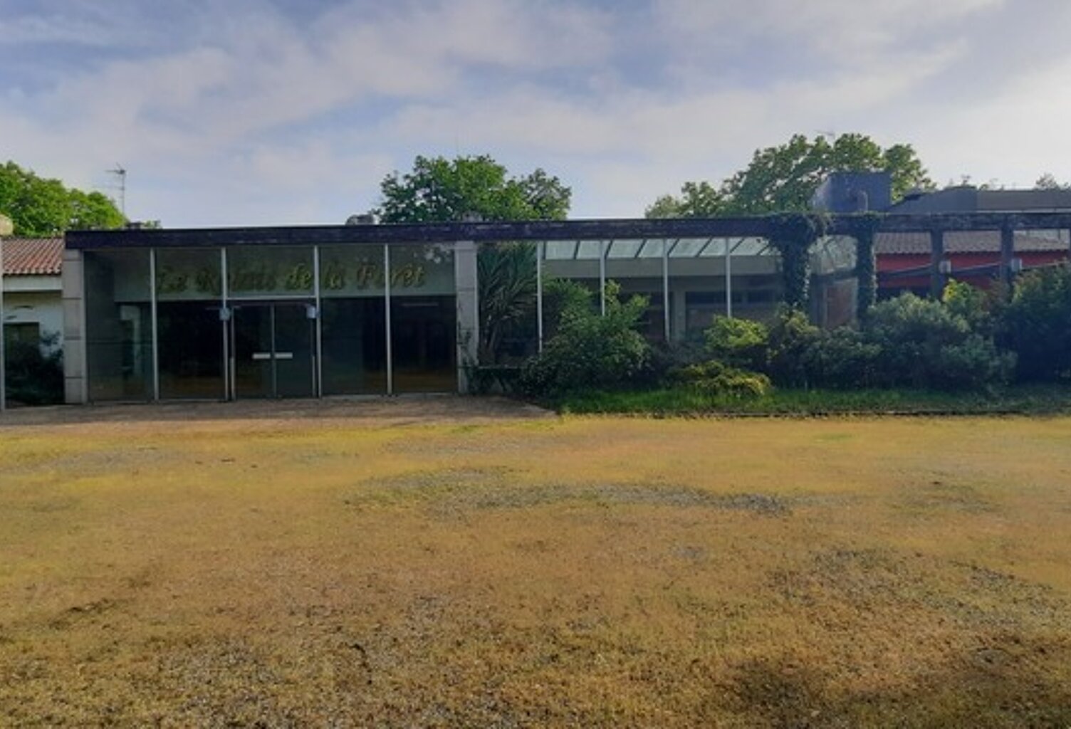 Domaine hôtelier rare entre La Rochelle et Niort, foncier exceptionnel avec parc arboré — photo 1