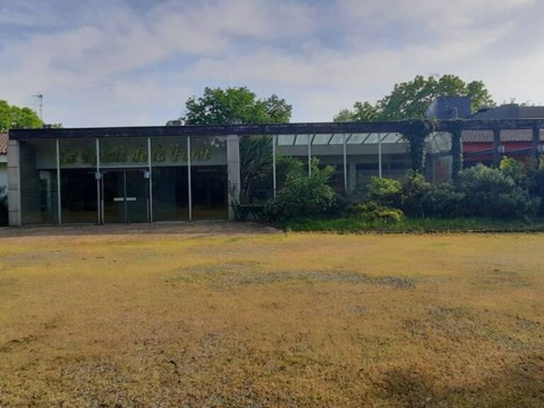 Domaine hôtelier rare entre La Rochelle et Niort, foncier exceptionnel avec parc arboré — photo 1
