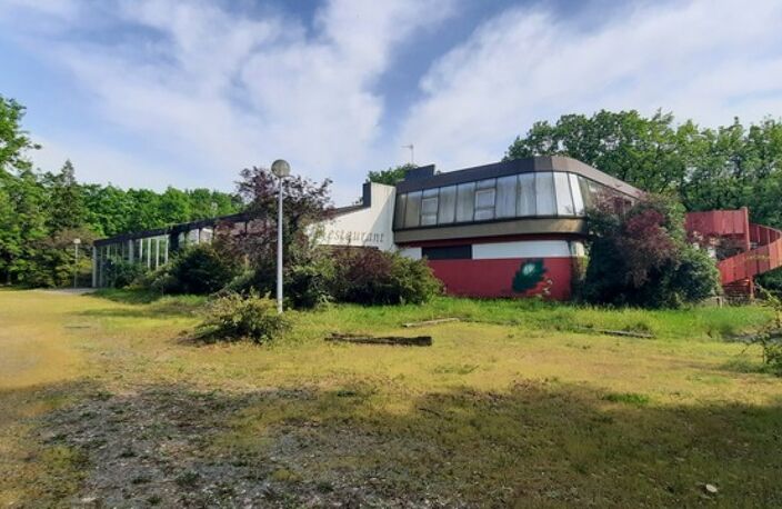 Domaine hôtelier rare entre La Rochelle et Niort, foncier exceptionnel avec parc arboré — photo 2