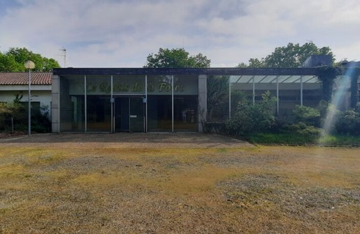 Domaine hôtelier rare entre La Rochelle et Niort, foncier exceptionnel avec parc arboré — photo 4