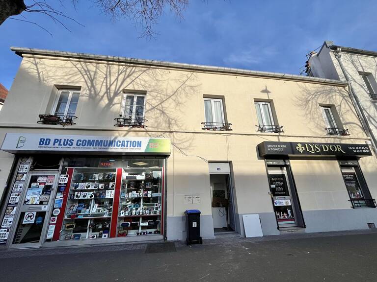 Immeuble 2 Locaux commerciaux + 2 Appts — photo 1