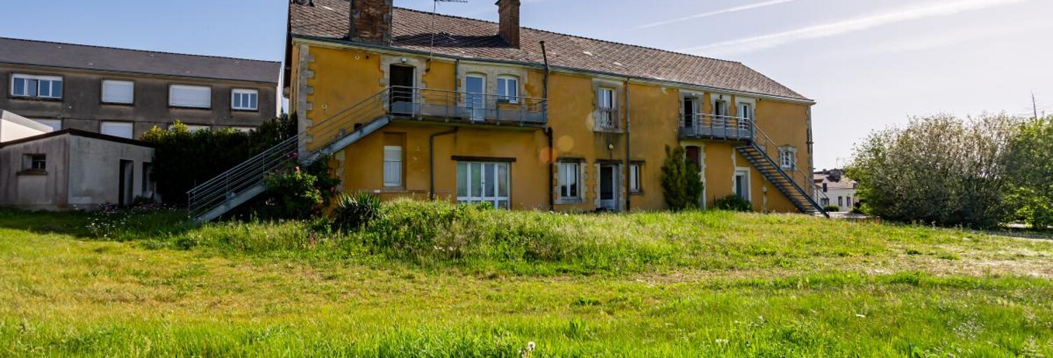 Immeuble  403 m² à vendre à Neufchâtel-en-Saosnois (72600)