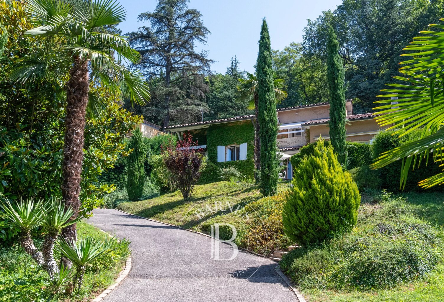 Saint Didier au Mont d'Or - Maison d'environ 200m² - 4 chambres - 2 bureaux - Terrain de 3000m² - piscine - garage et grand sous-sol - entièrement climatisée — photo 1
