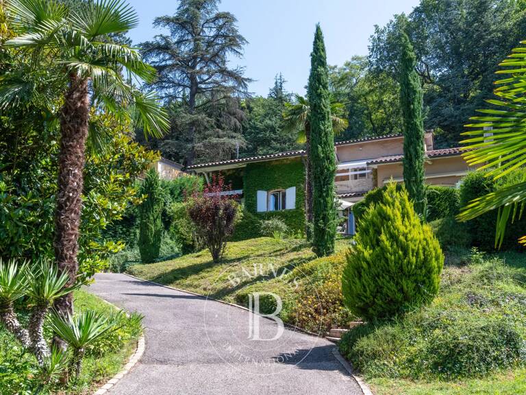 Saint Didier au Mont d'Or - Maison d'environ 200m² - 4 chambres - 2 bureaux - Terrain de 3000m² - piscine - garage et grand sous-sol - entièrement climatisée — photo 1