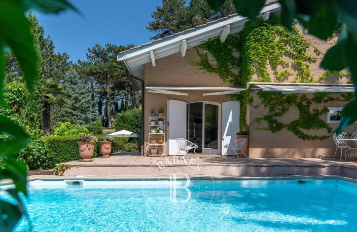 Saint Didier au Mont d'Or - Maison d'environ 200m² - 4 chambres - 2 bureaux - Terrain de 3000m² - piscine - garage et grand sous-sol - entièrement climatisée — photo 2