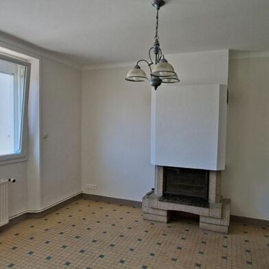 Maison 7 pièces 990 €