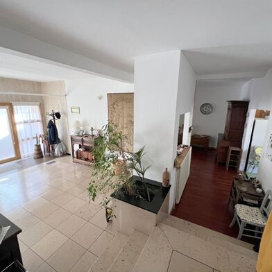 Appartement 6 pièces 239200 €