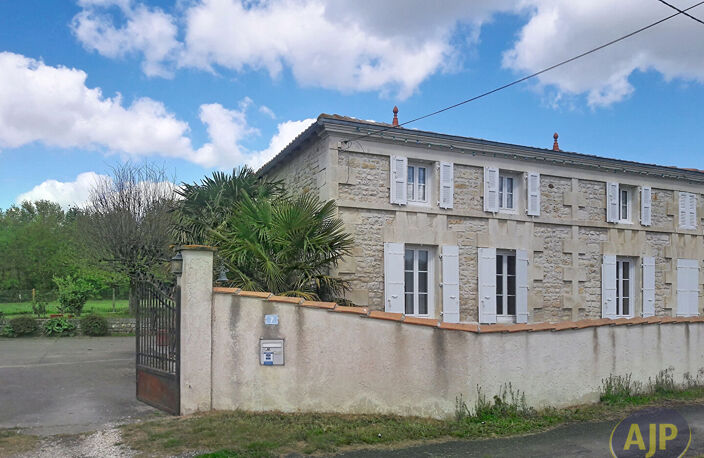 Maison Fleac Sur Seugne 9 pièce(s) 220 m2 — photo 2