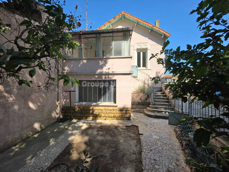 Maison de ville - Potentiel - Grands garages et cour — photo 1