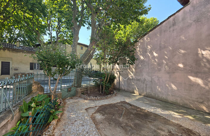Maison de ville - Potentiel - Grands garages et cour — photo 2