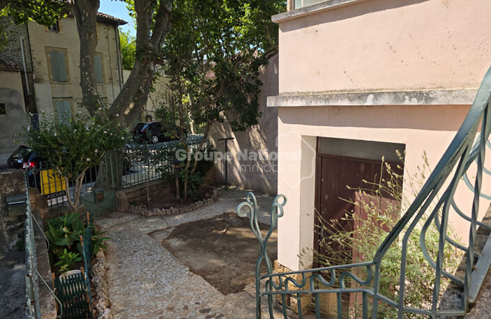 Maison de ville - Potentiel - Grands garages et cour — photo 3