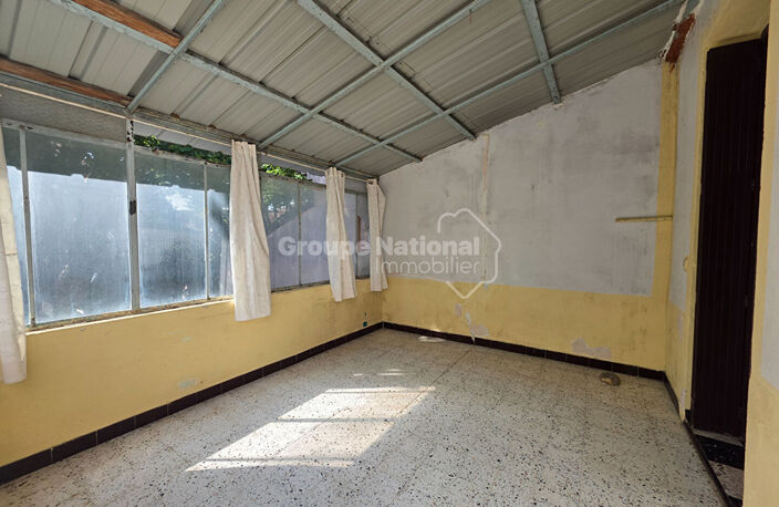 Maison de ville - Potentiel - Grands garages et cour — photo 4