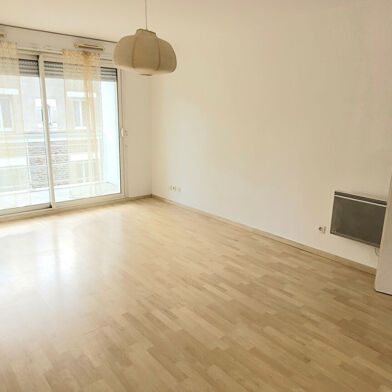 Appartement 3 pièces 819 €
