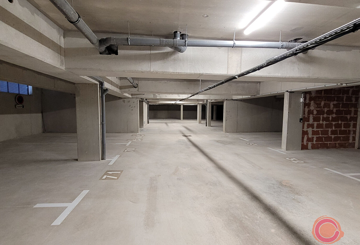 PARKING COUVERT - RESIDENCE LE BARACOU — photo 1