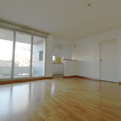 Appartement 3 pièces 832 €