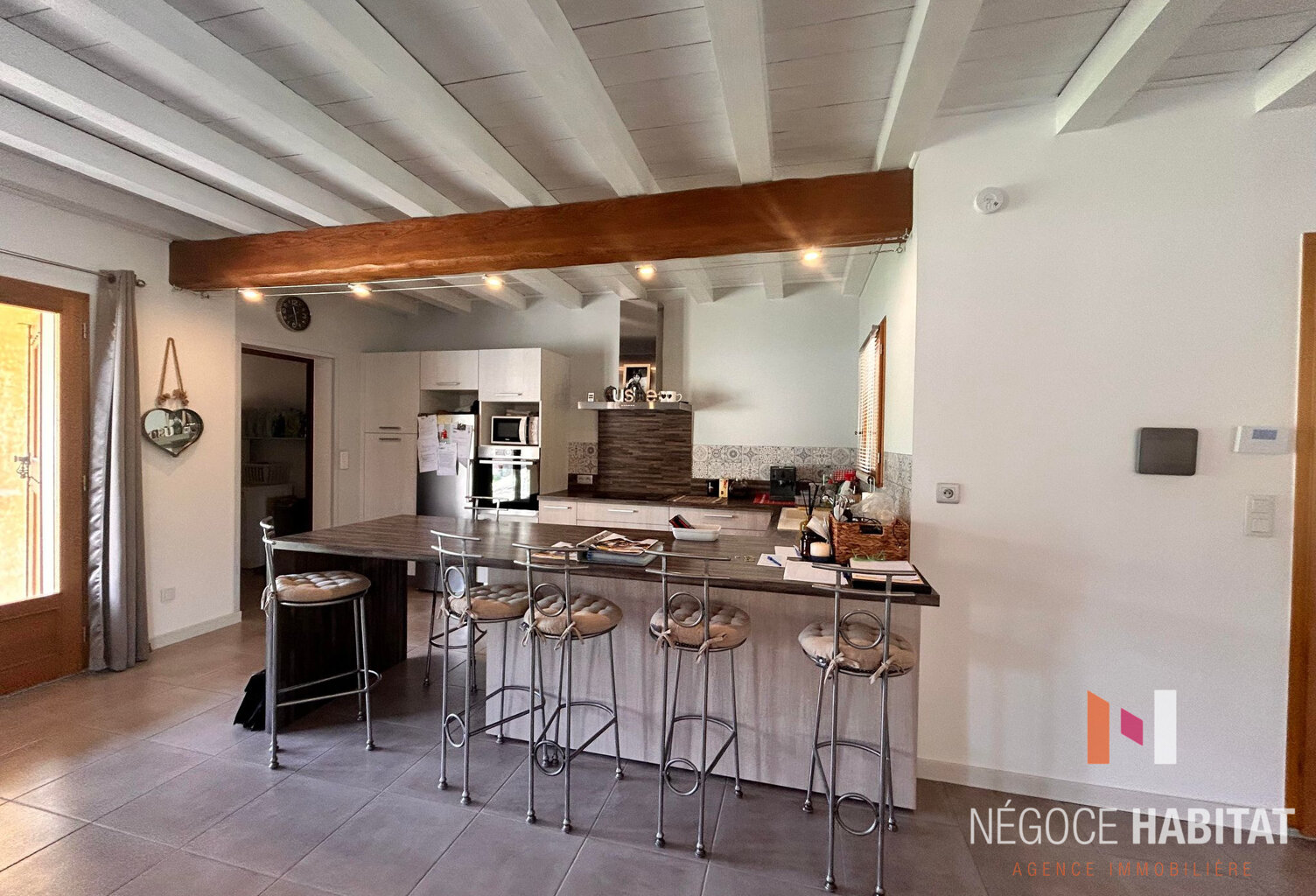 VILLA PLAIN PIED SUR 1570 M2 AVEC PISCINE — photo 1