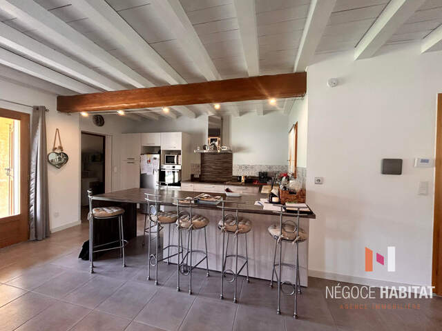 VILLA PLAIN PIED SUR 1570 M2 AVEC PISCINE — photo du bien