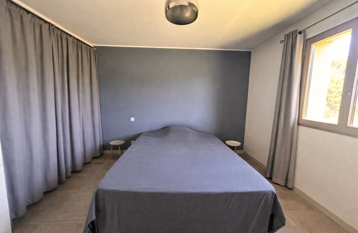VILLA PLAIN PIED SUR 1570 M2 AVEC PISCINE — photo 5