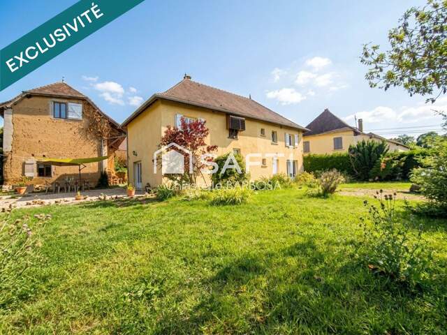 235 m² au total  Maison 175 m² + appartement indépendant 60 m² — photo du bien