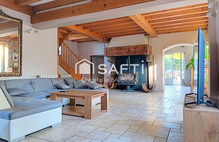 235 m² au total  Maison 175 m² + appartement indépendant 60 m² — photo 4