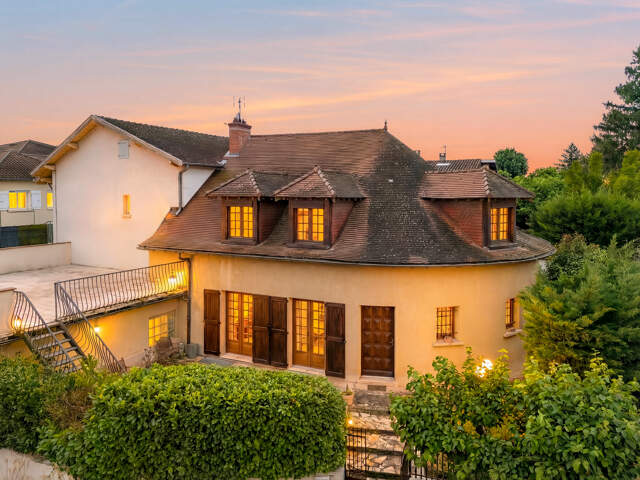 Maison emblématique au coeur du village de Chaponnay — photo du bien