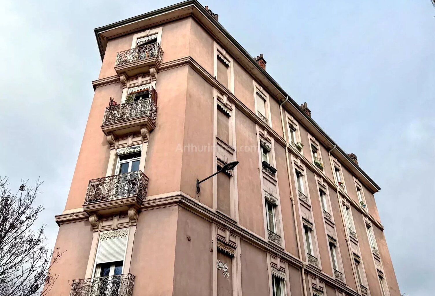 Grenoble BERRIAT/ESTACADE - 1 pièce + cuisine ouverte dans un BEL ANCIEN de 28,65 m² — photo 1