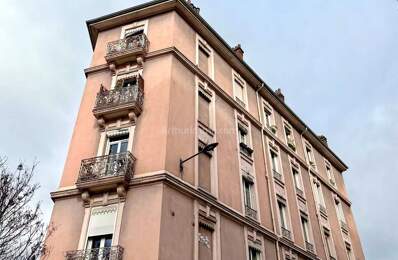 Grenoble BERRIAT/ESTACADE - 1 pièce + cuisine ouverte dans un BEL ANCIEN de 28,65 m² — photo du bien