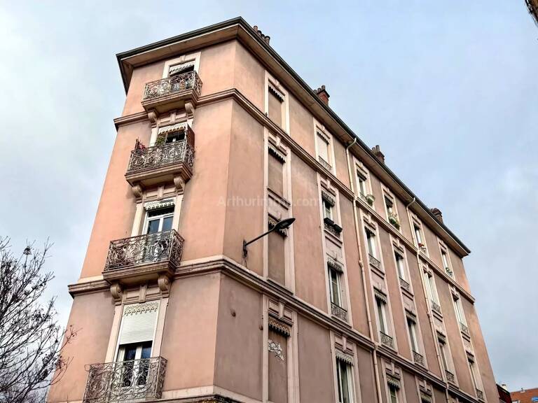 Grenoble BERRIAT/ESTACADE - 1 pièce + cuisine ouverte dans un BEL ANCIEN de 28,65 m² — photo 1