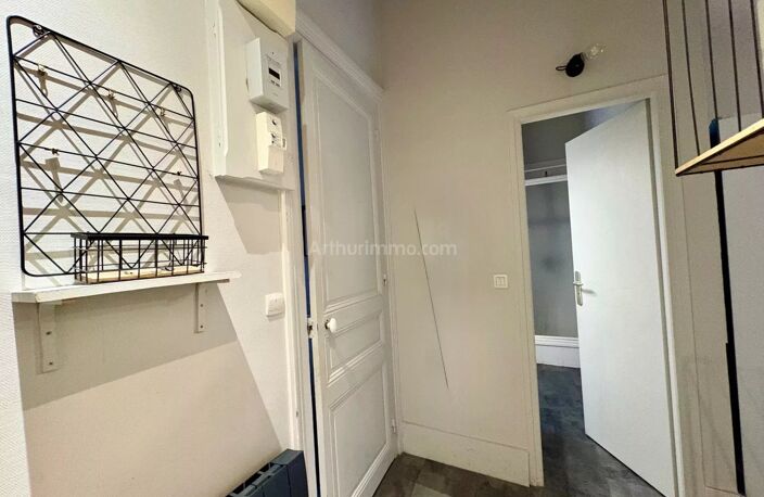 Grenoble BERRIAT/ESTACADE - 1 pièce + cuisine ouverte dans un BEL ANCIEN de 28,65 m² — photo 2