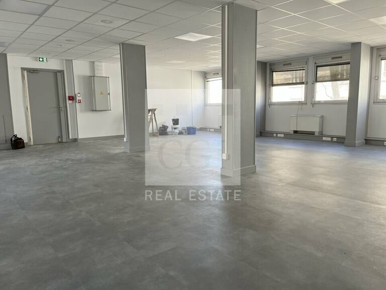 BUREAUX à LOUER — photo 1