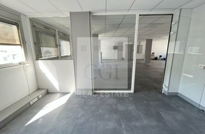 BUREAUX à LOUER — photo 4