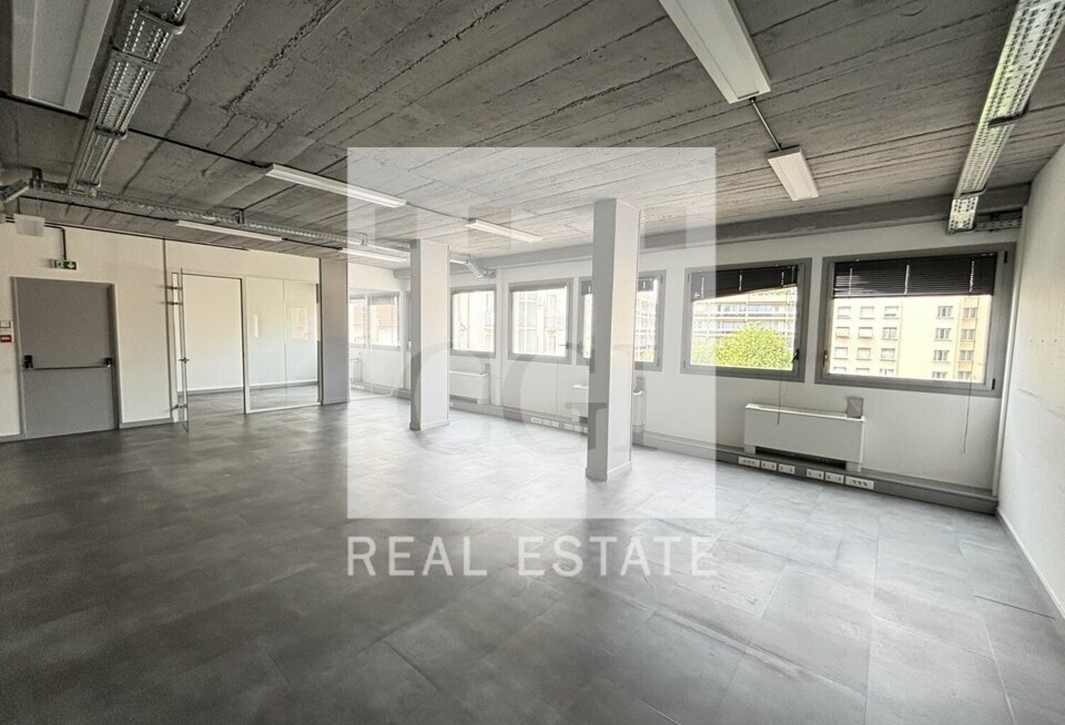 BUREAUX à LOUER — photo 1