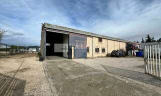 Commerce  600 m² à louer à Saint-Cannat (13760)