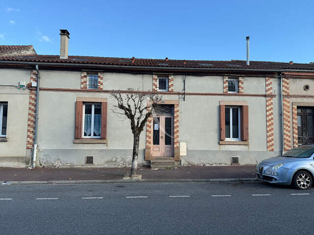 Blaye Les Mines . Bel Immeuble locatif . — photo du bien
