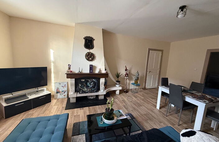 Blaye Les Mines . Bel Immeuble locatif . — photo 2