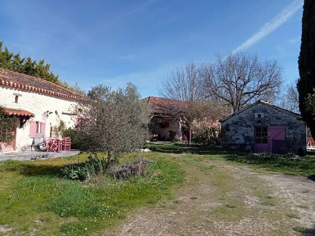Maison en pierre — photo du bien