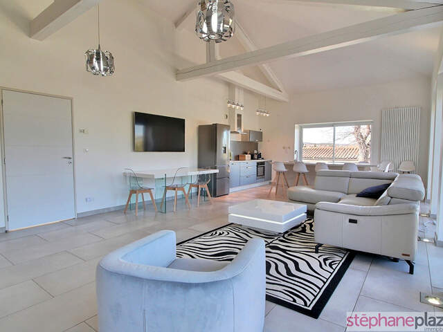 Maison9 pièces - 217 m² - 4 ch - 1 local - terrain 1300 m² — photo du bien
