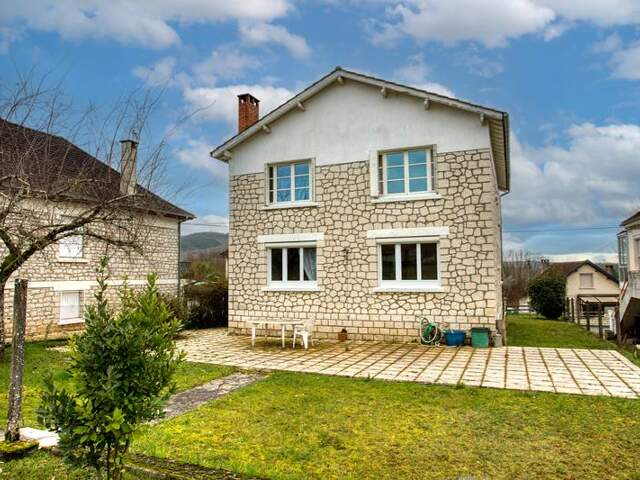 Maison en pierre de 6 pièces principales — photo du bien