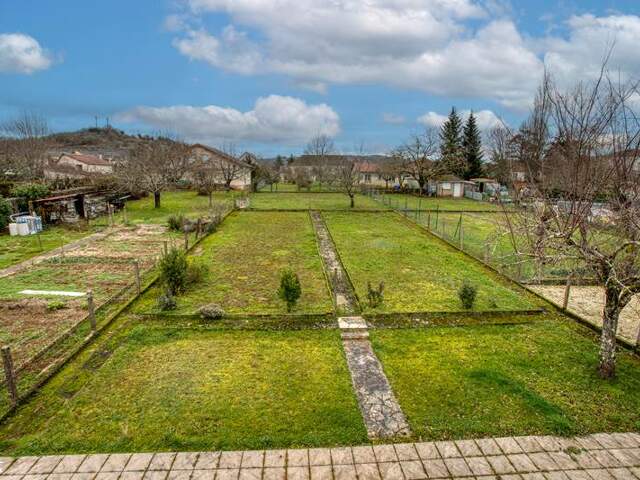 Maison en pierre de 6 pièces principales — photo du bien