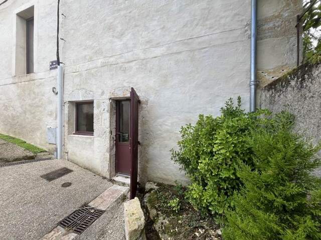 Maison en pierre de 3 pièces principales — photo du bien