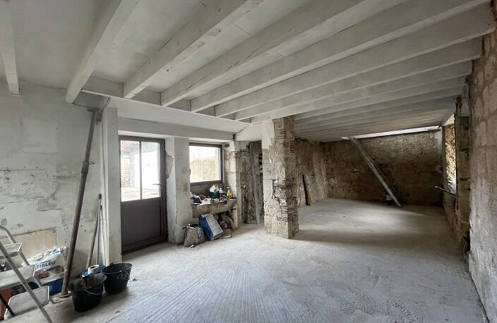 Maison en pierre de 3 pièces principales — photo 2