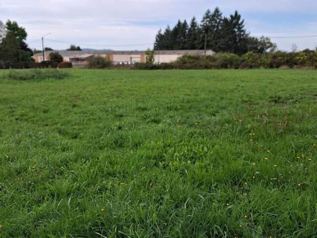Terrain 1875 m² à Ussac — photo du bien
