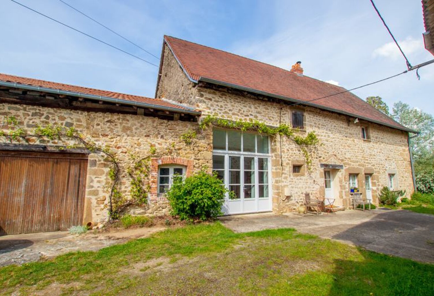 Maison en pierre de 6 pièces principales — photo 1