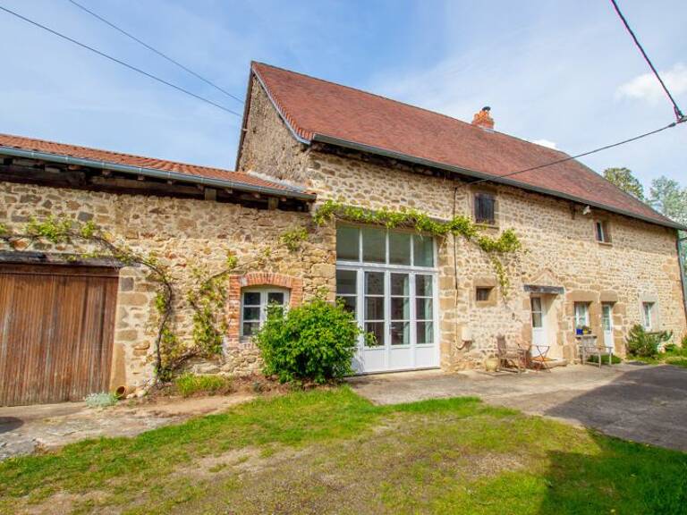 Maison en pierre de 6 pièces principales — photo 1