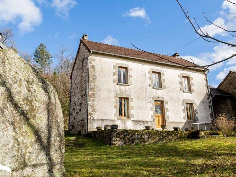 Maison en pierre de 5 pièces principales — photo 1