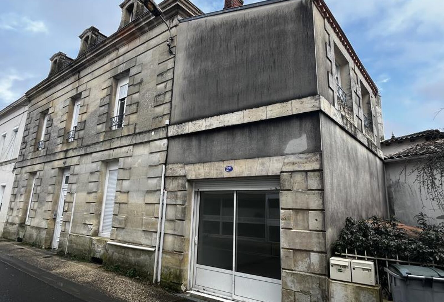 Vente immeuble   Montendre (17130) — photo 1