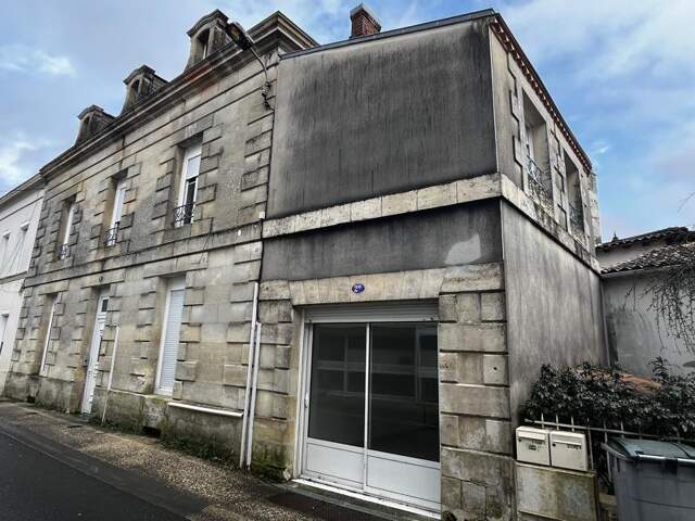 Immeuble à Montendre — photo du bien